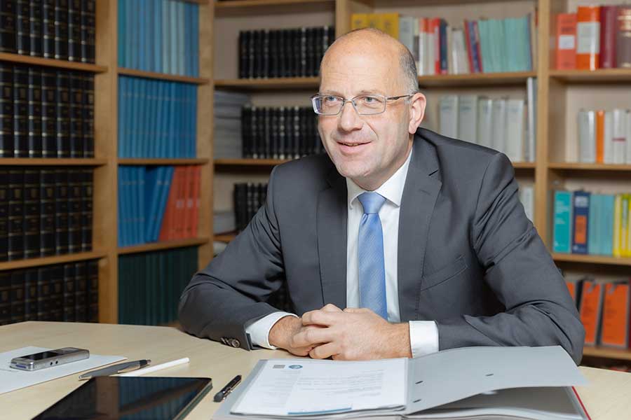 Rechtsanwalt und Notar Carsten Lenz