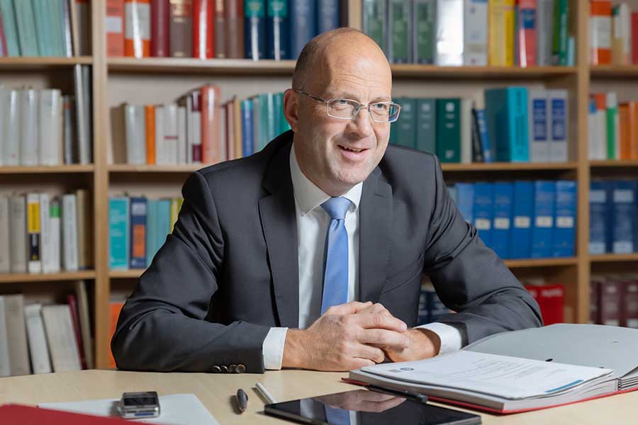 Rechtsanwalt und Notar Carsten Lenz