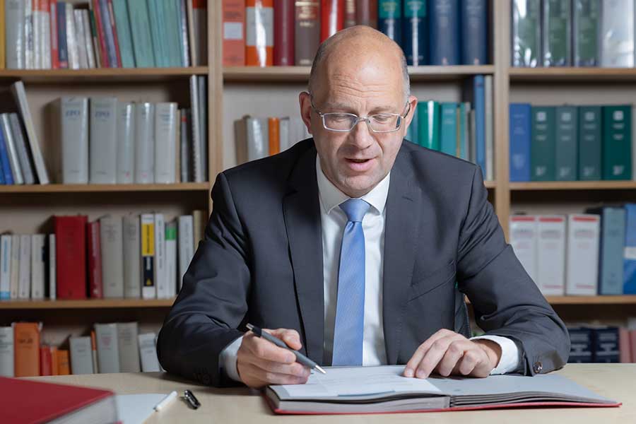 Rechtsanwalt und Notar Carsten Lenz