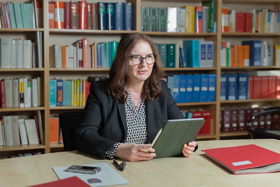 Rechtsanwältin und Notarin Barbara Croll