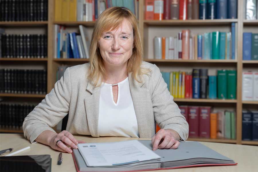 Rechtsanwältin und Notarin Sabrina Deiseroth