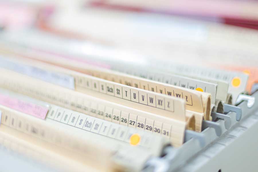 Symbolbild mit Hängeregister in der Rechtsanwaltskanzlei Scheurmann · Schraad & Partner